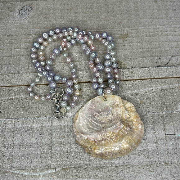 Oyster shell 🐚 necklace - Picture 3 of 7